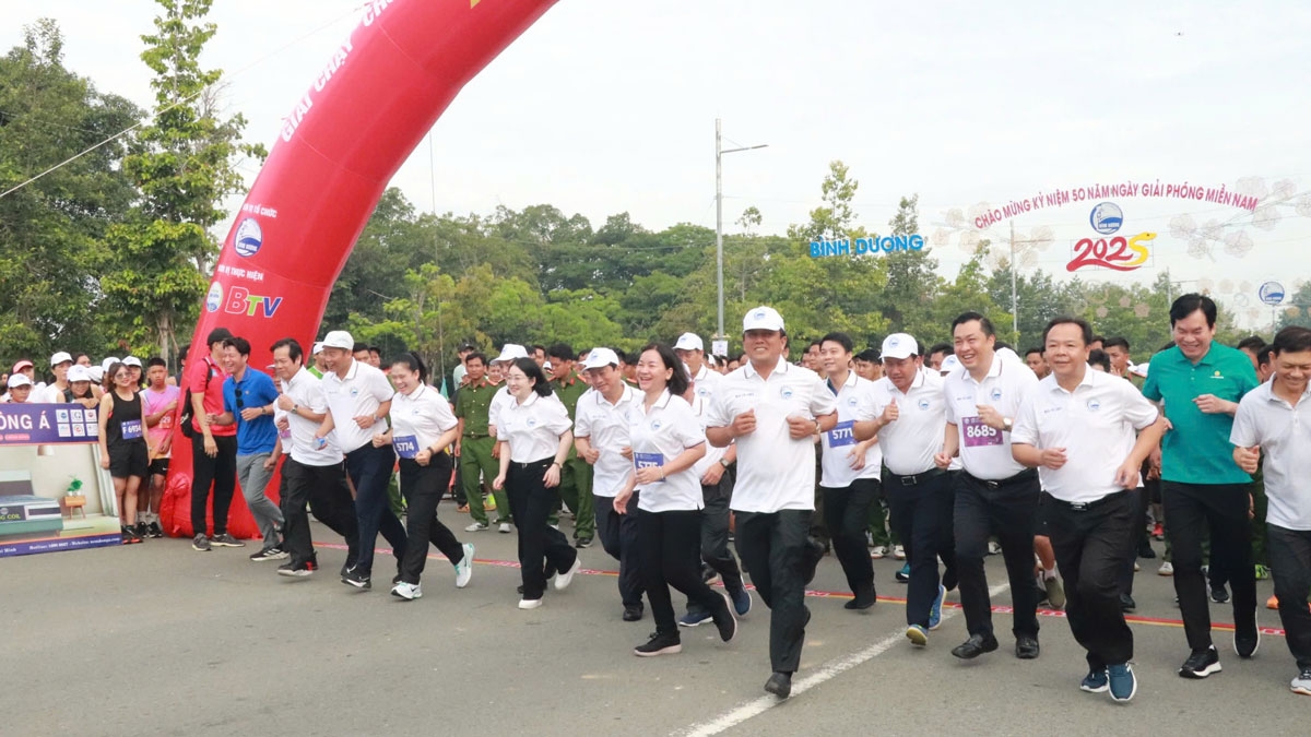 Lãnh đạo tỉnh hưởng ứng giải chạy việt dã  