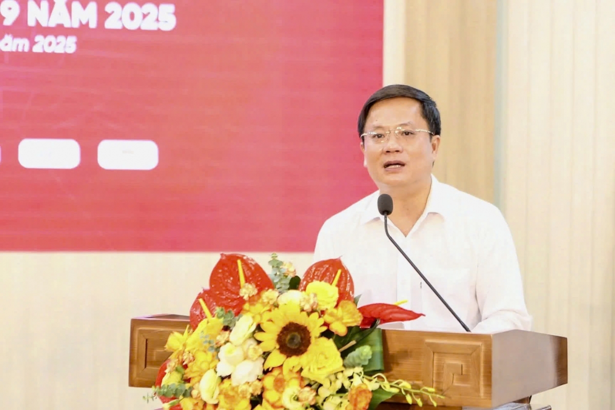 Nhà báo Hồ Minh Chiến – Tổng Biên tập Tạp chí Gia đình Việt Nam phát biểu tại buổi họp báo.