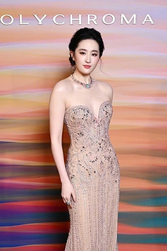 Lưu Diệc Phi dự sự kiện với tư cách đại sứ thương hiệu toàn cầu của BVLGARI.