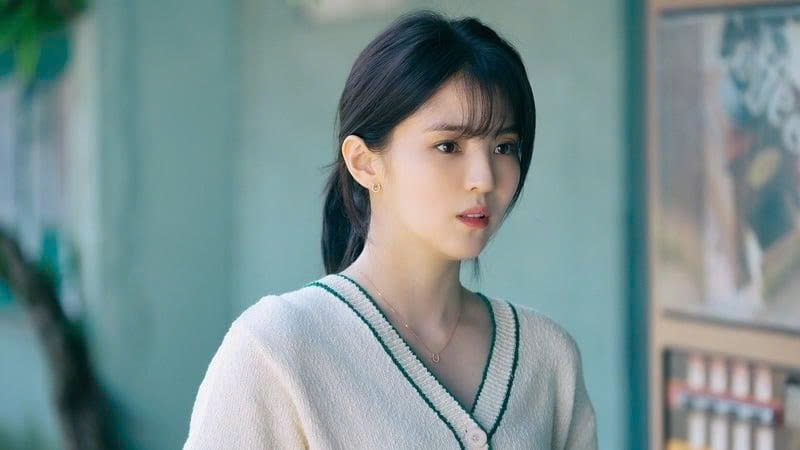 Yu Nabi (do Han So Hee thủ vai) trong phim "Dẫu biết": Là một cô sinh viên nghệ thuật thông minh, xinh đẹp, Yu Nabi lại khiến khán giả phát cáu vì liên tục quay lại với một mối quan hệ độc hại. Sự thiếu quyết đoán và tự hành hạ bản thân về mặt cảm xúc đã biến cô thành biểu tượng của việc tự phá hủy tình yêu.
