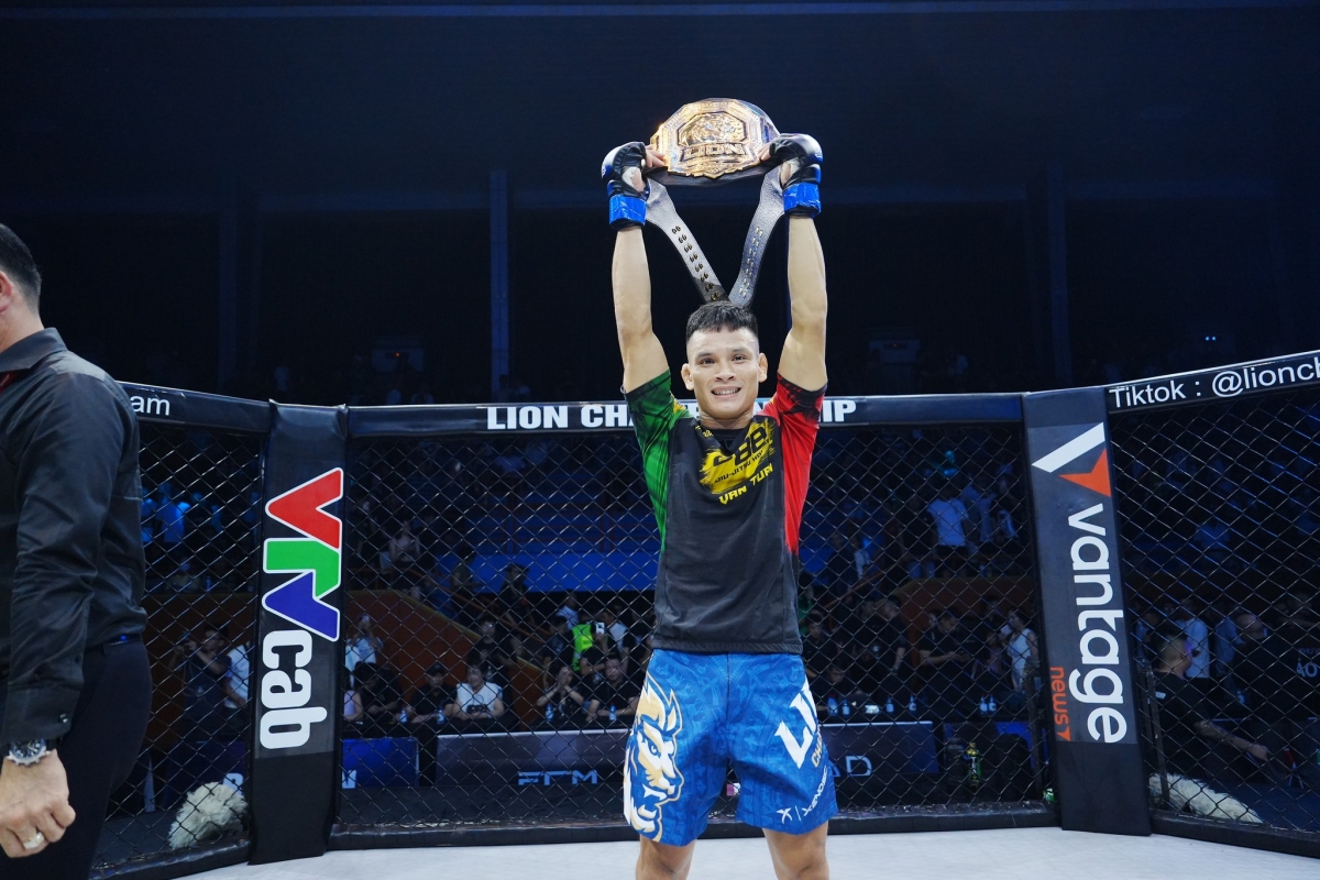 Đai vô địch thuyết phục của Lê Văn Tuần. 