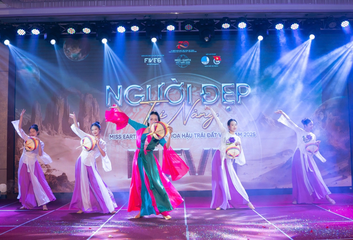 Trần Thị Uyên trong phần thi Người đẹp tài năng tại Miss Earth Vietnam 2025