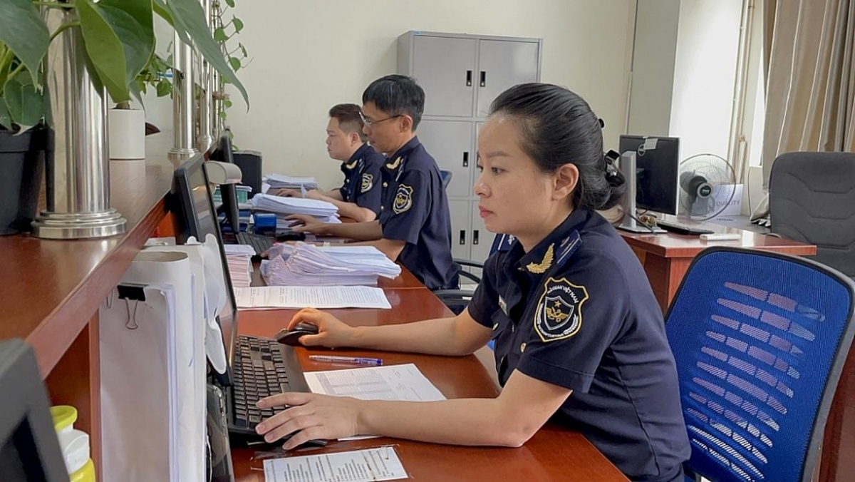 Hải quan chính thức triển khai chức năng tự động phân công công chức kiểm tra hồ sơ trên hệ thống VNACCS/VCIS từ ngày 1/7 (Ảnh minh họa)