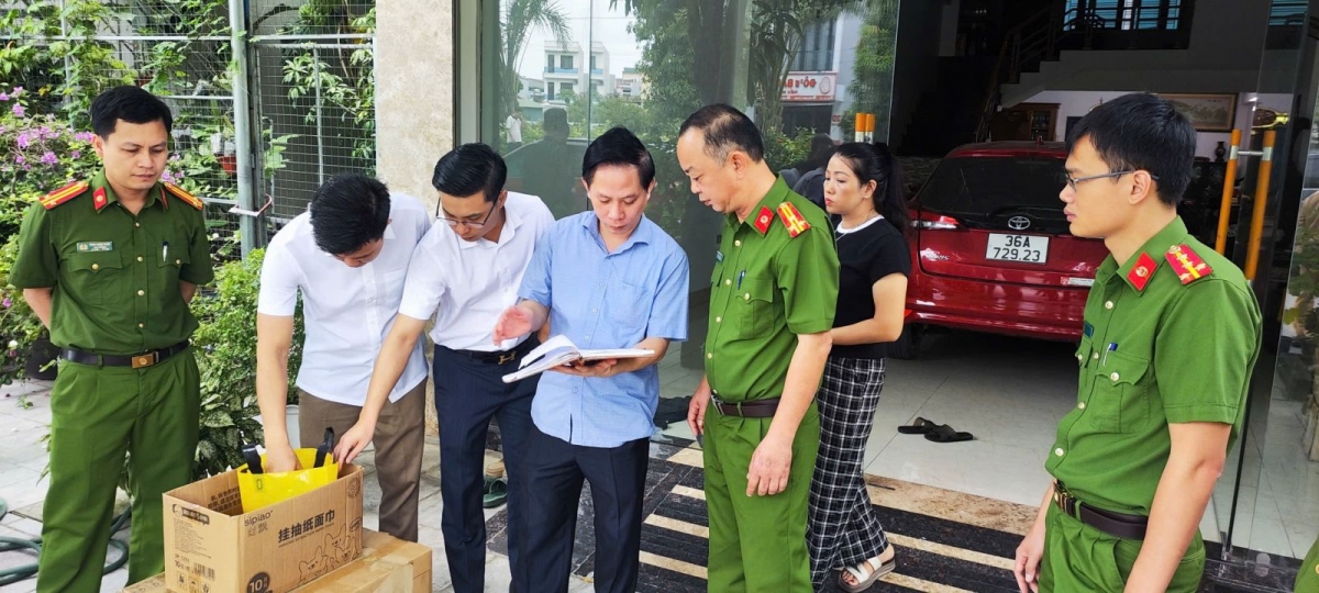 Cơ quan Công an khám xét nơi ở của đối tượng Nguyễn Văn Vi (tức Vi ngộ)