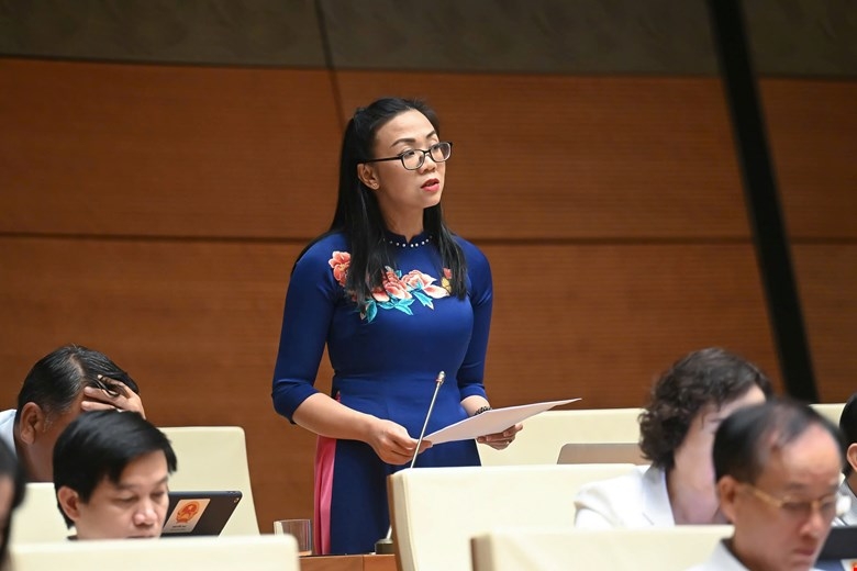 Đại biểu Quốc hội Trịnh Thị Tú Anh phát biểu thảo luận hội trường. Ảnh: Quốc hội