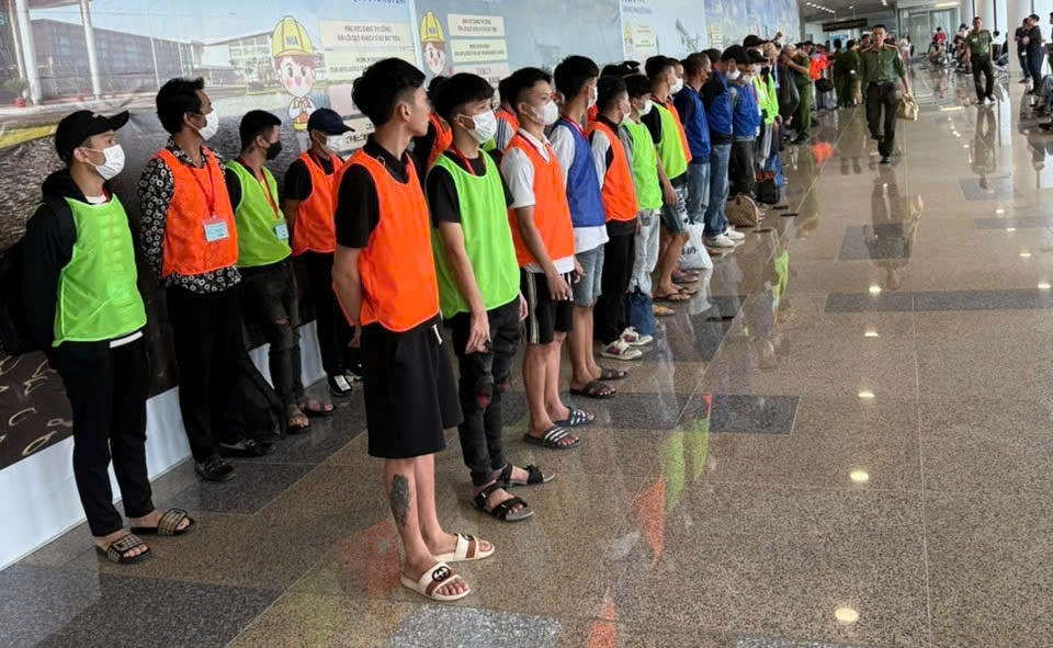 Một số đối tượng lừa đảo xuyên Quốc gia bị bắt giữ ngay tại sân bay.