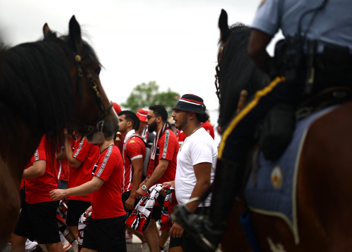 Các CĐV Wydad tạo nên bầu không khí náo nhiệt ở bên ngoài sân vận động Lincoln Financial Field ở bang Philadelphia, Mỹ (Ảnh: Reuters)