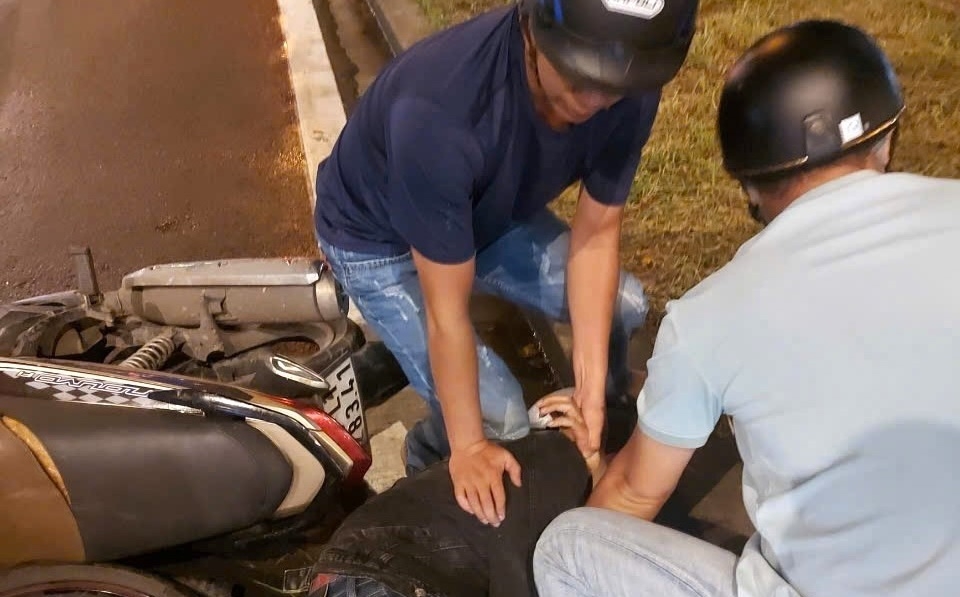 Khống chế đối tượng Nguyễn Minh Phúc đang lẩn trốn sau khi gây án (Ảnh: Công an tỉnh Đồng Nai)