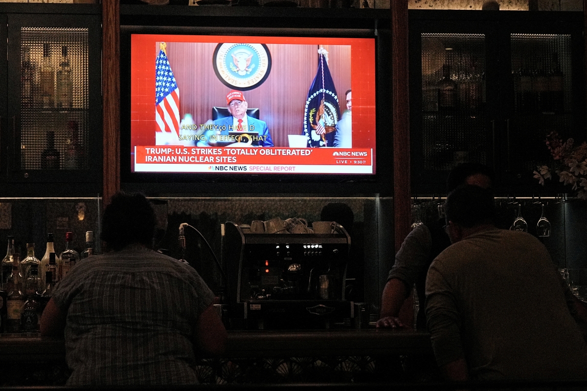 Tuyên bố của Tổng thống Donald Trump về việc quân đội Mỹ đã tấn công thành công 3 cơ sở hạt nhân của Iran đã vấp phải phản ứng trái chiều từ dư luận quốc tế và ngay trong chính trường Mỹ. Ảnh: Reuters