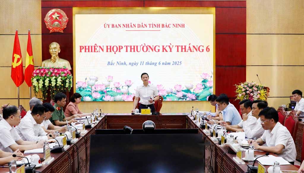 Chủ tịch UBND tỉnh Vương Quốc Tuấn Chủ tịch UBND tỉnh Vương Quốc Tuấn yêu cầu các ngành, địa phương nỗ lực cao độ bảo đảm chính quyền 2 cấp hoạt động hiệu quả, thông suốt.