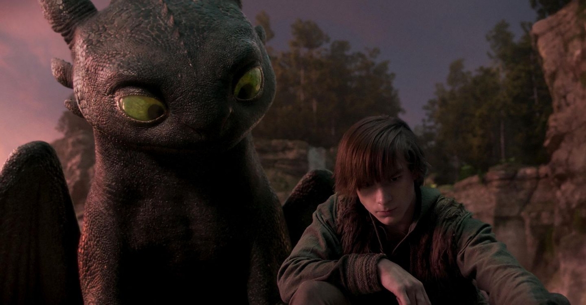 Mason Thames vào vai Hiccup cùng người bạn rồng Toothless trong phim "How to Train Your Dragon". (Ảnh: Courtesy of Universal Pictures)