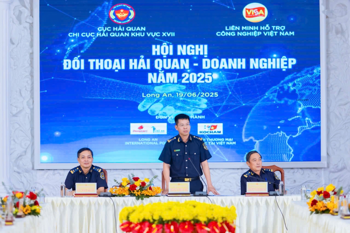 Hải quan khu vực XVII đối thoại tháo gỡ khó khăn cho doanh nghiệp