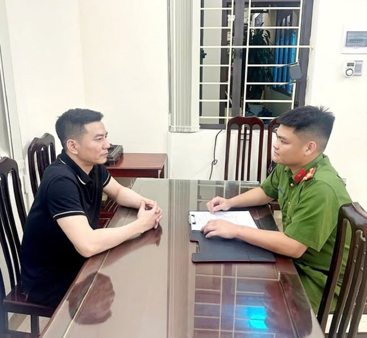 Đối tượng truy nã Bùi Khánh Hội tại cơ quan điều tra