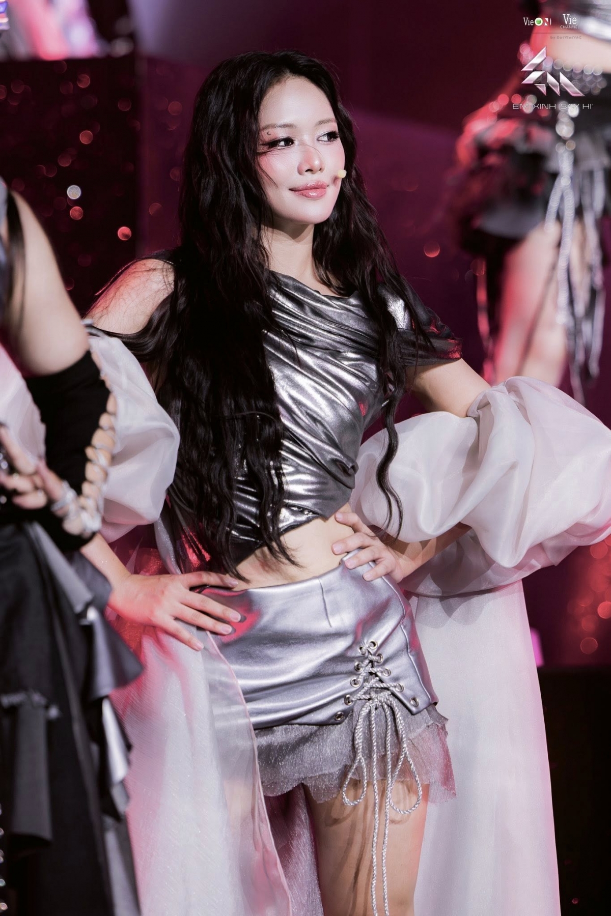 Là một tân binh ẩn số tại Em xinh “say hi”, Yeolan sở hữu nền tảng học vấn ấn tượng. Cô tốt nghiệp trung cấp chuyên ngành Piano tại Học viện Âm nhạc Quốc gia Việt Nam. Cô từng được học bổng du học ngắn hạn tại trường Đại học Korea (Hàn Quốc) thuộc top SKY - top 3 trường Đại học danh tiếng xứ Hàn. Yeolan giành giải Vàng Piano châu Á Thái Bình Dương 2016 và ra mắt MV "Chiếc giường đôi" vào cuối năm 2024. 