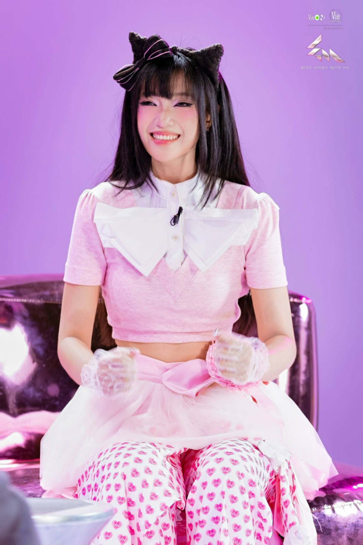 Chi Xê là một trong những tên tuổi mới đang nhận được sự chú ý mạnh mẽ từ công chúng. Cô không chỉ gây ấn tượng qua ca khúc ra mắt "Seenderella" thu hút hàng triệu lượt xem và lượt nghe trên các nền tảng trực tuyến, mà còn nhờ vào phong cách âm nhạc độc đáo và sự sáng tạo trong từng sản phẩm. Ngoài ra, Chi Xê còn sở hữu những bản cover triệu view trên TikTok.