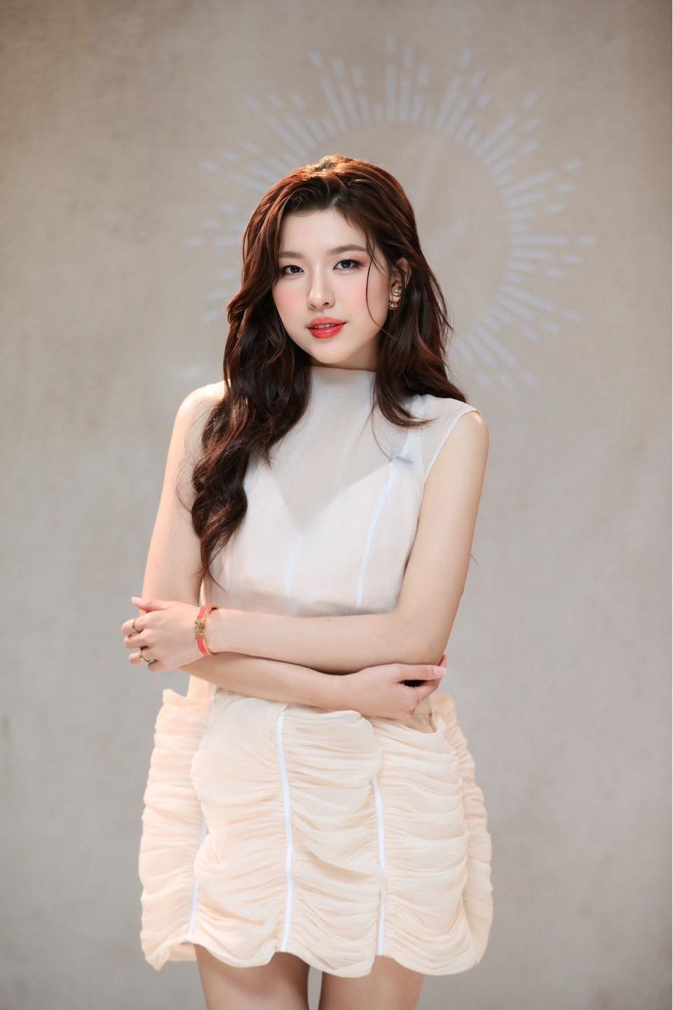 Đối với Lamoon, Em xinh “say hi” là một cột mốc quan trọng trong hành trình kết nối bản thân, nghệ thuật và khán giả. Lamoon đến với chương trình để khẳng định màu sắc riêng biệt của bản thân, từ âm nhạc đến cá tính, với tinh thần sẵn sàng đối mặt với mọi thử thách.