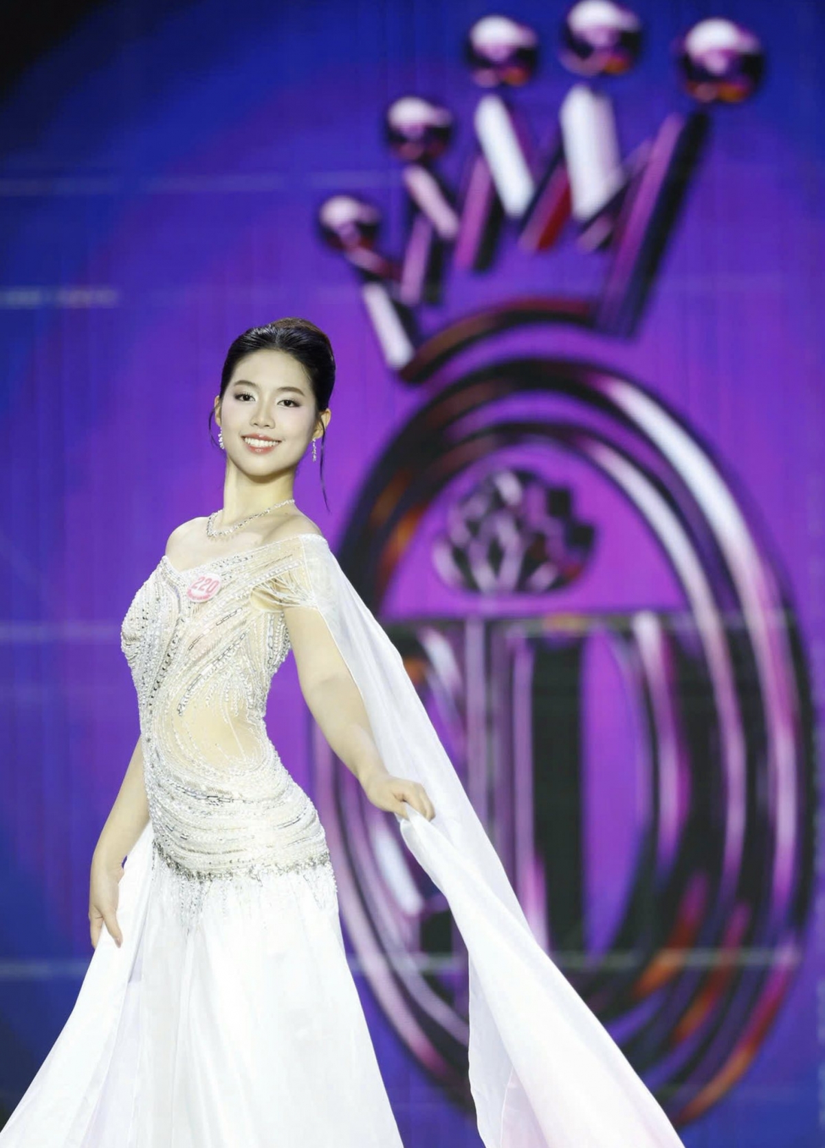 Danh hiệu Á hậu 1 gọi tên thí sinh Trần Ngọc Châu Anh đến từ Hà Nội (Ảnh: BTC)