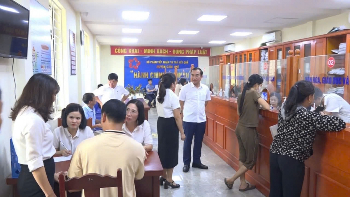 Các xã mới trên địa bàn huyện Cẩm Khê tổ chức vận hành thử Trung tâm hành chính công theo mô hình chính quyền địa phương 2 cấp.