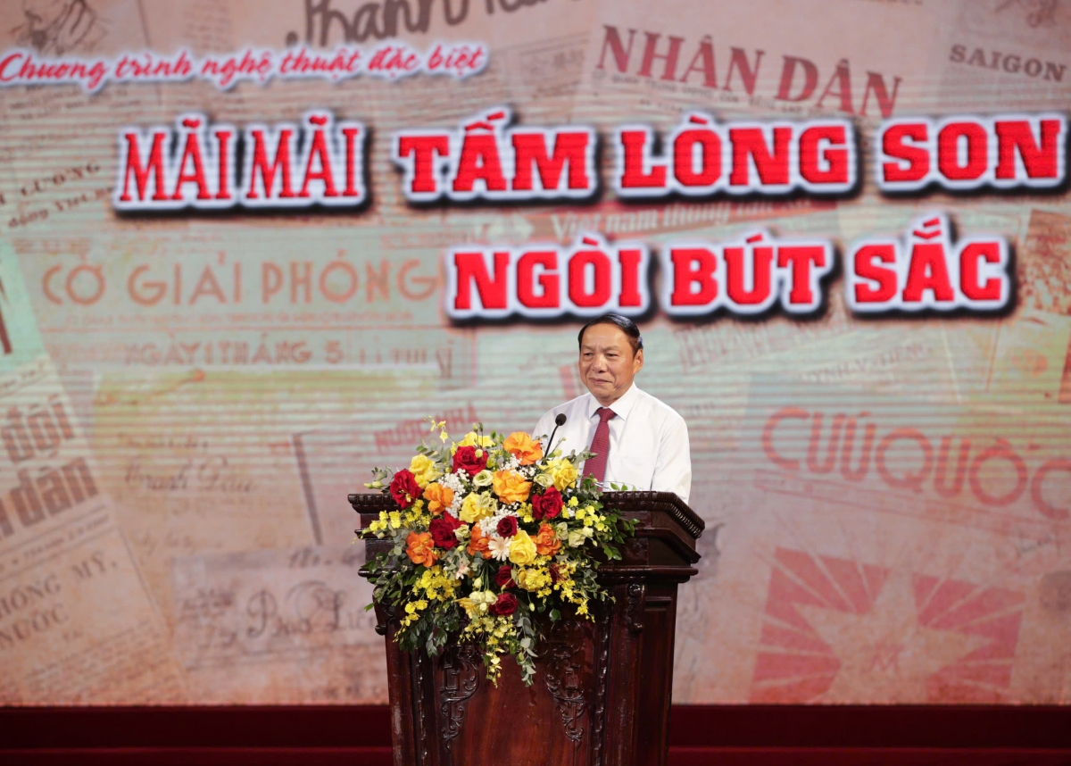 Bộ trưởng Bộ Văn hoá, Thể thao và Du lịch Nguyễn Văn Hùng phát biểu khai mạc chương trình. Ảnh: Tuấn Minh