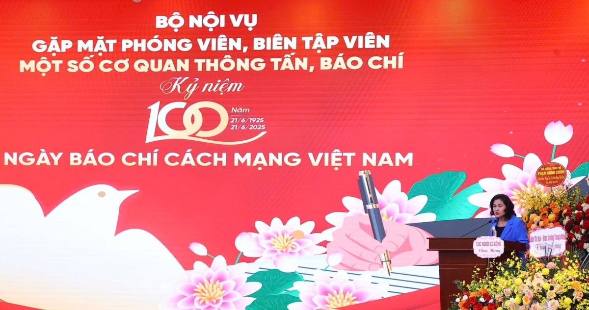  Thứ trưởng Bộ Nội vụ Nguyễn Thị Hà, đã gửi lời cảm ơn tới những người làm báo, đặc biệt tri ân những đóng góp cho công tác tuyên truyền chính xác, đầy đủ các chính sách của Đảng, Nhà nước và của ngành nội vụ.