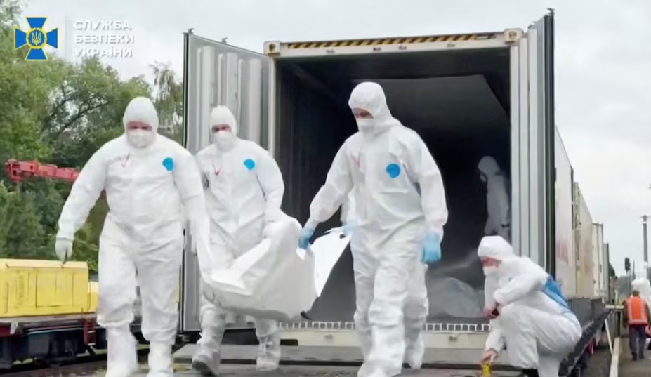 Ukraine tiếp nhận tử sĩ do Nga trao trả. Ảnh: Cơ quan An ninh Ukraine.