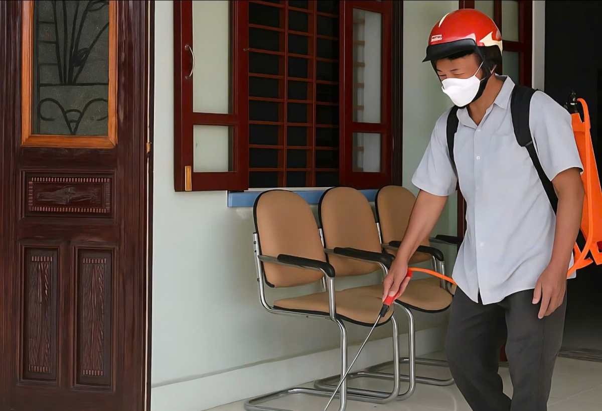 Cơ quan chức năng xử lý môi trường sau khi ghi nhận ca bệnh