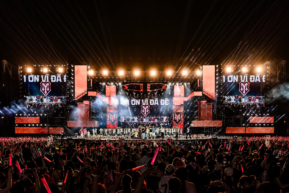 Đêm diễn thứ 6 trong chuỗi chương trình Anh trai vượt ngàn chông gai khép lại chặng đường miền Bắc bằng một đêm nhạc không thể nào quên.