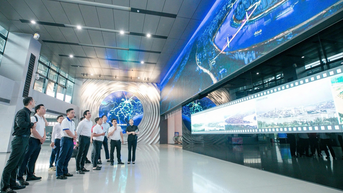 Tập đoàn Đèo Cả và Tập đoàn Văn Phú đã đi khảo sát thực tế các công trình hạ tầng tiêu biểu dọc các sông lớn tại Trùng Khánh, Trung Quốc.