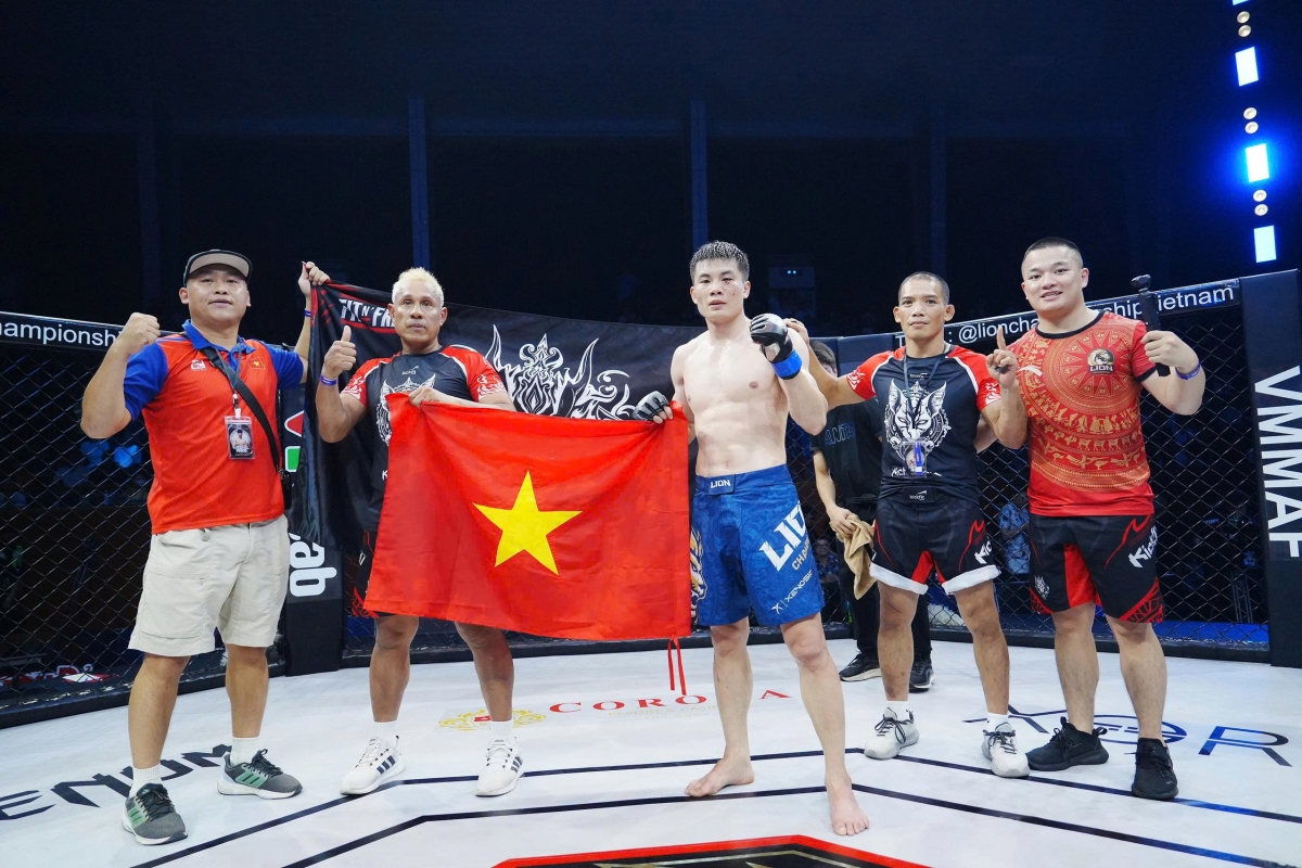 Trận đấu diễn ra với chất lượng rất cao khi đôi bên trao đổi những đòn đánh liên tục, khiến đối thủ gặp khó. Chung cuộc, Quàng Văn Minh giành chiến thắng bằng những quyết định không đồng thuận từ tổ trọng tài. 