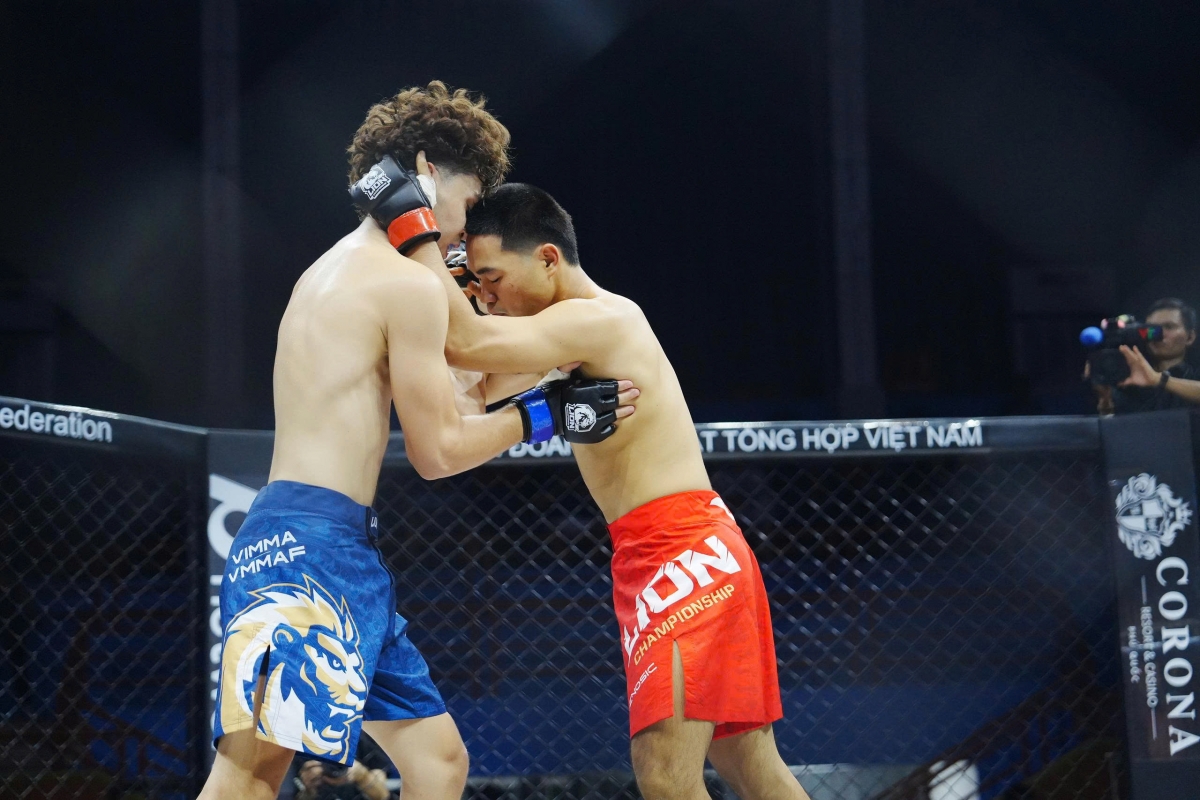 Ở các trận đấu đáng chú ý khác, tại nội dung MMA Strking, Đinh Văn Hương thể hiện sự khôn khéo trước Jhaymie Gayman (Philippines) ở hạng cân 57kg. 