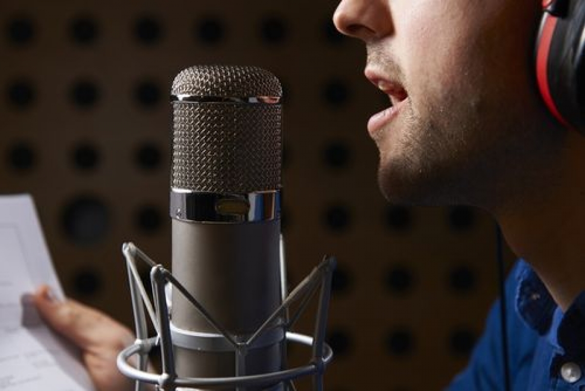 Voice talent là một trong những vị trí việc làm đang bị AI xâm lấn