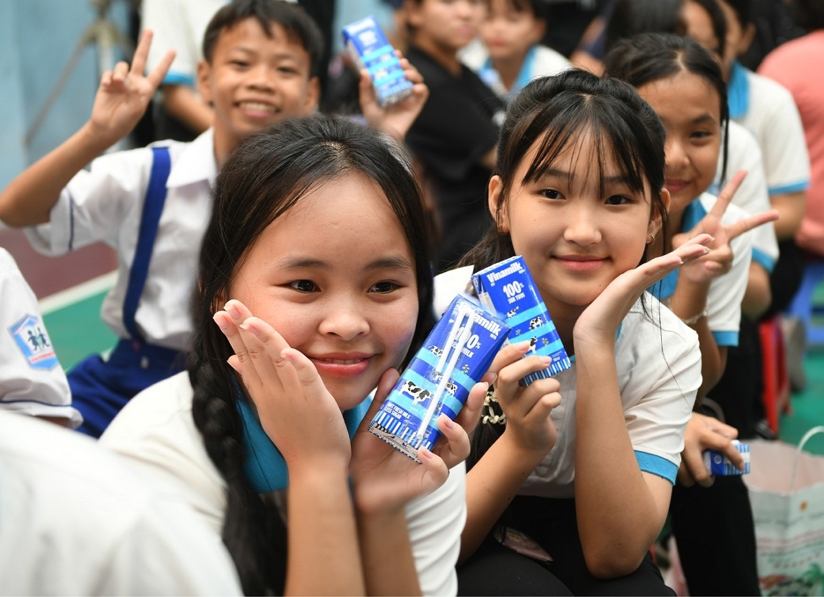 Nụ cười của các em nhỏ tại Làng Trẻ em SOS Bến Tre khi nhận những món quà từ Vinamilk và chương trình