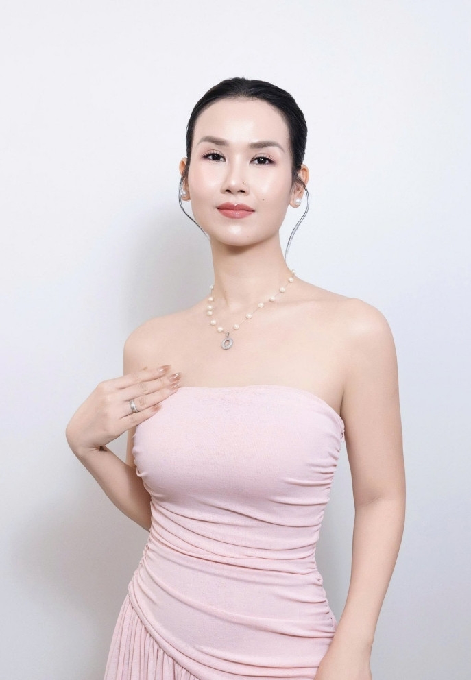 Ca sĩ Võ Hạ Trâm chia sẻ: "Đến một lúc nào đó, người phụ nữ sẽ chọn "say yes" với mọi giá trị và cho phép mình rực rỡ trở lại - không vì ai khác mà vì chính mình!".