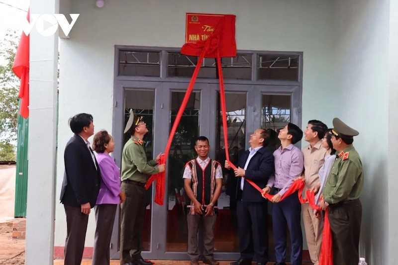 Những mái ấm đầy ý nghĩa được bàn giao ở khắp 17/17 huyện, thị xã, thành phố. (Ảnh: Nguyễn Thảo)