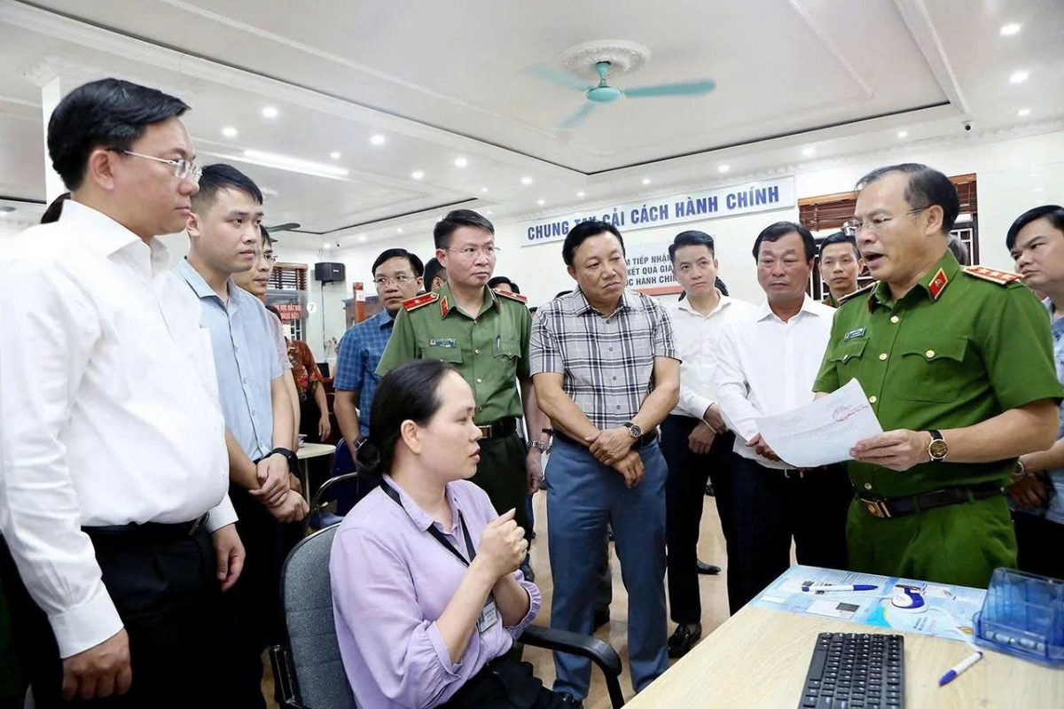 Thượng tướng Nguyễn Văn Long - Thứ trưởng Bộ Công an làm việc với lãnh đạo tỉnh Phú Thọ chiều 26/6.