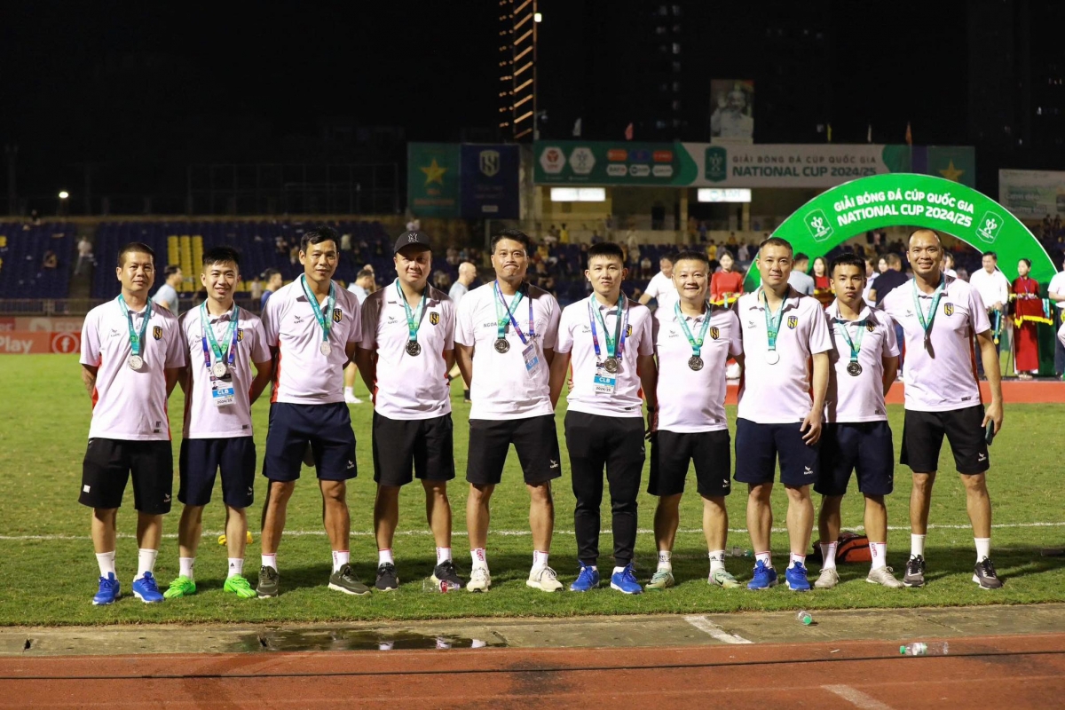 HLV Phan Như Thuật sang Nhật Bản tham dự khoá học bằng Pro AFC giai đoạn 2 ngay sau trận chung kết Cúp Quốc gia 2024/2025. (Ảnh: CLB SLNA)