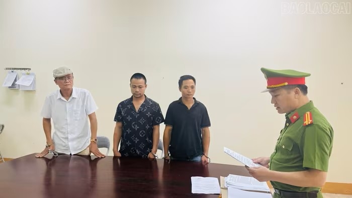 Cơ quan Cảnh sát điều tra thi hành lệnh khởi tố, bắt tạm giam đối với các bị can. 