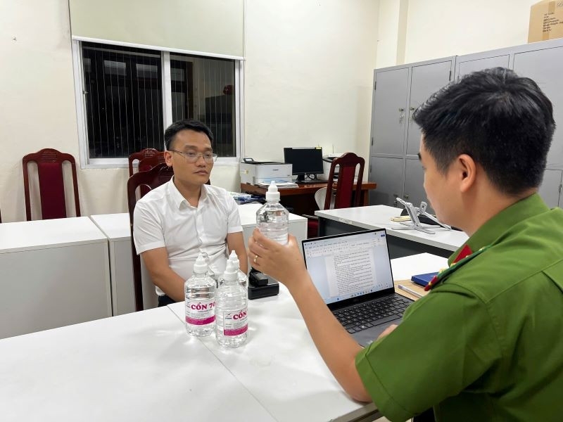 Phạm Đình Tuấn tại cơ quan công an (Ảnh Công an cung cấp)