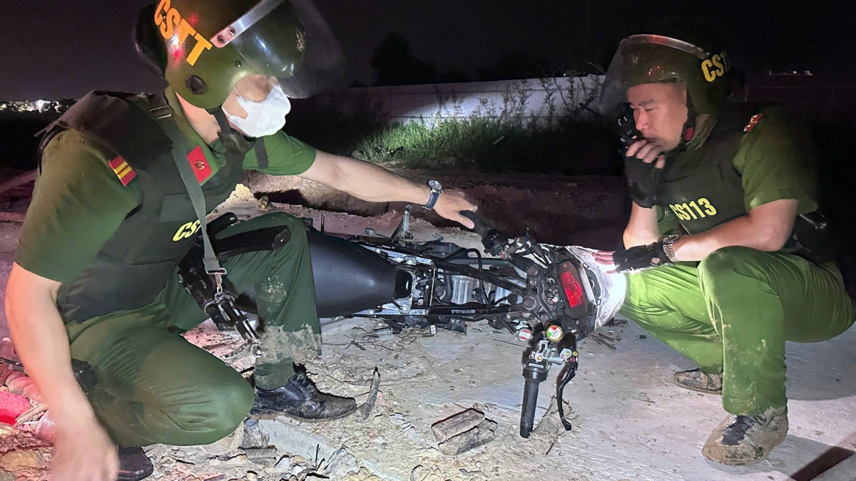 Lực lượng Cảnh sát 113 Công an TP Đà Nẵng tạm giữ phương tiện các đối tượng bỏ lại hiện trường.