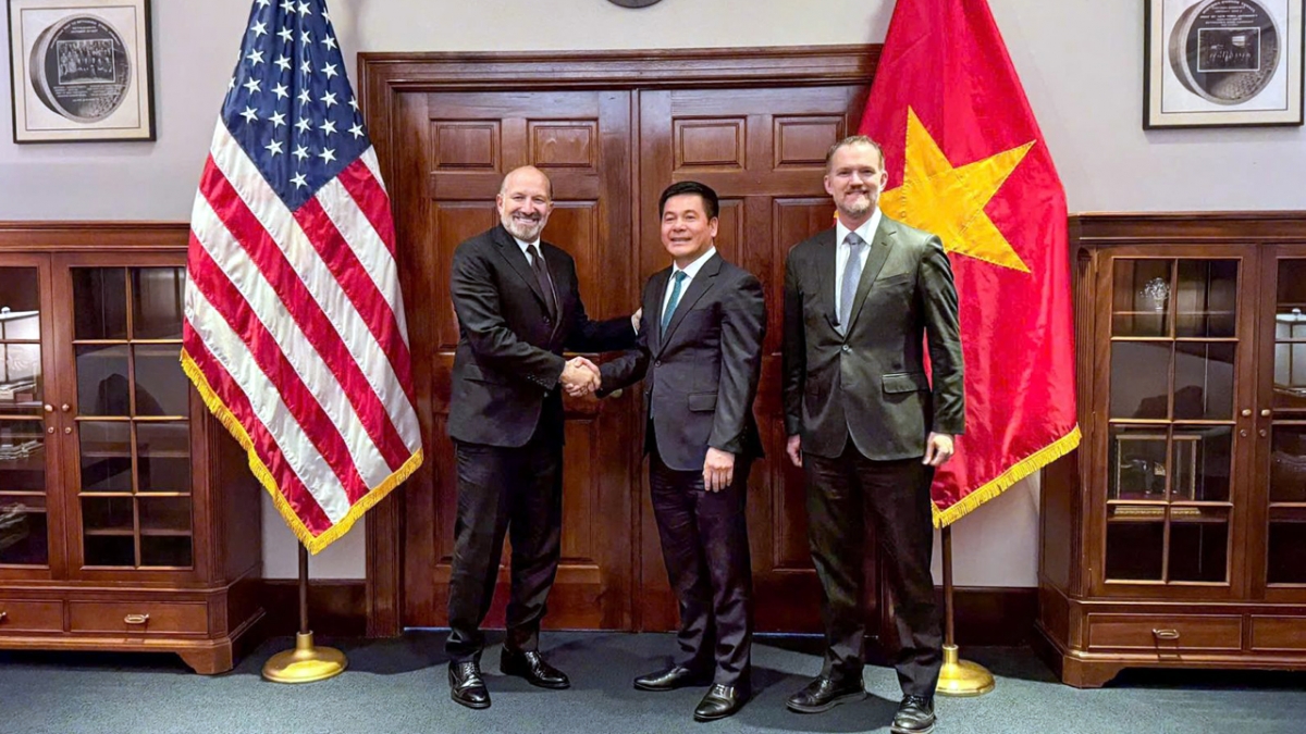 Trong cuộc đàm phán cùng lúc, Bộ trưởng Thương mại Hoa Kỳ Howard Lutnick và Đại sứ Jamieson Greer, Trưởng Đại diện Thương mại Hoa Kỳ đánh giá cao thiện chí, nỗ lực của Việt Nam trong đàm phán và cơ bản thống nhất với những ý tưởng mà Bộ trưởng Nguyễn Hồng Diên đưa ra - Ảnh: Moit