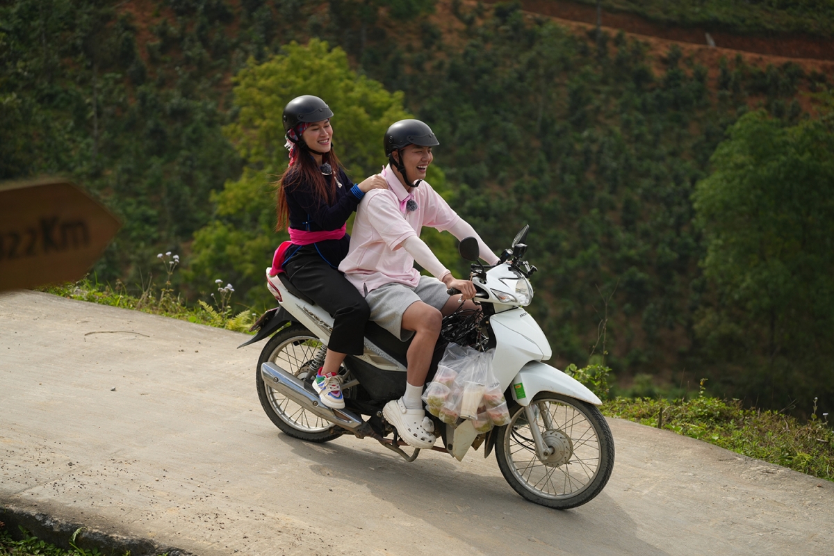 “Công chúa thành thị” Ngọc Thanh Tâm lần đầu mặc đồ Tày