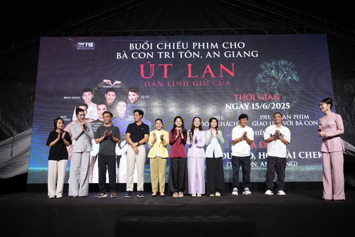 Đoàn phim "Út Lan: Oán linh giữ của" tổ chức suất chiếu đặc biệt như lời tri ân người dân địa phương đã hỗ trợ quá trình quay.