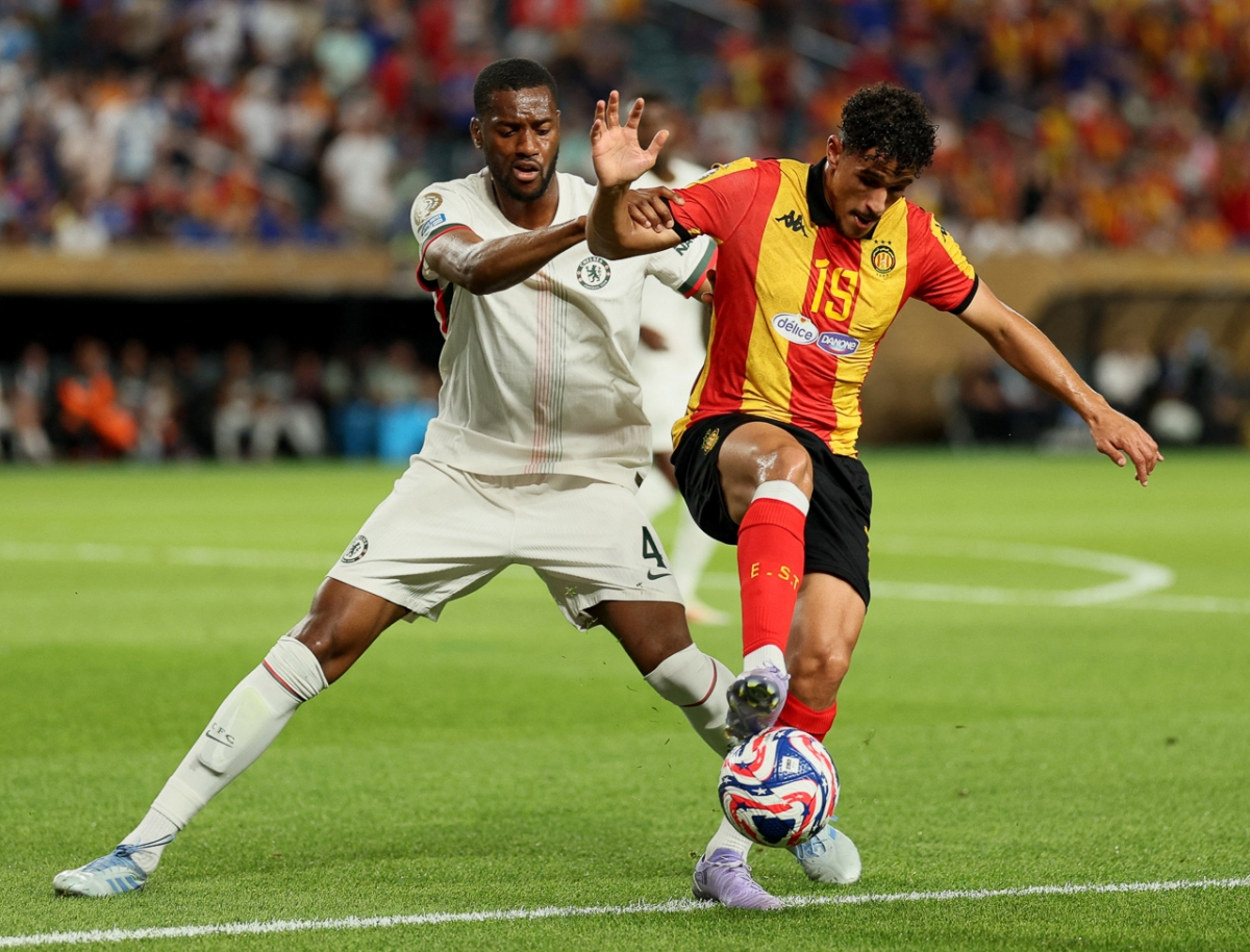 Trận đấu diễn ra với tốc độ khá cao (Ảnh: Reuters)