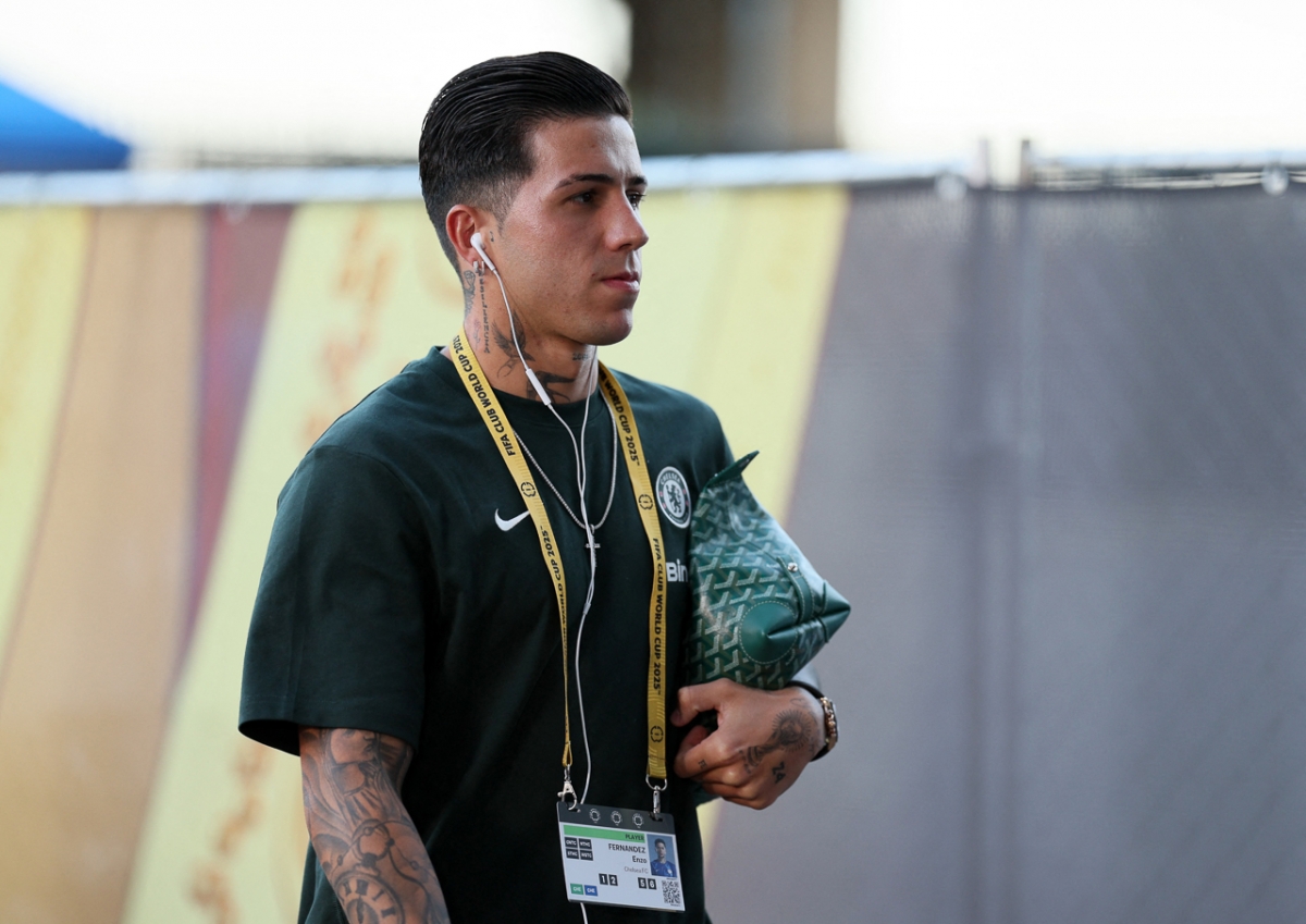 Enzo khá thoải mái trước trận đấu (Ảnh: Reuters)