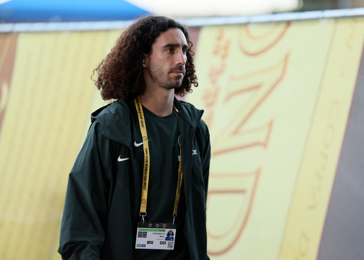 Các cầu thủ Chelsea đến sân chuẩn bị cho trận đấu (Ảnh: Reuters)