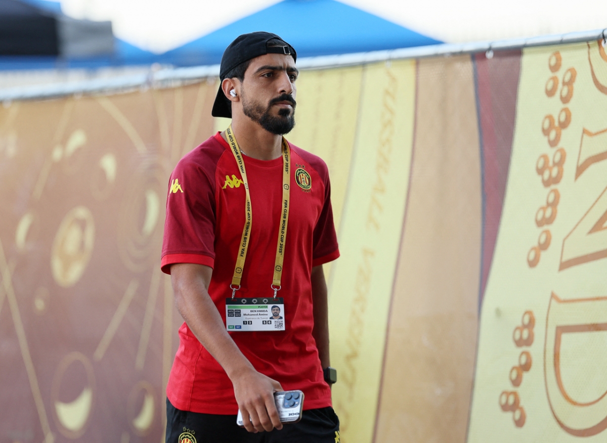 Các cầu thủ ES Tunis bắt đầu đến sân (Ảnh: Reuters)