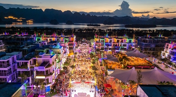 Flamingo Golden Hill là điểm đến sôi động mỗi dịp lễ hội, cuối tuần