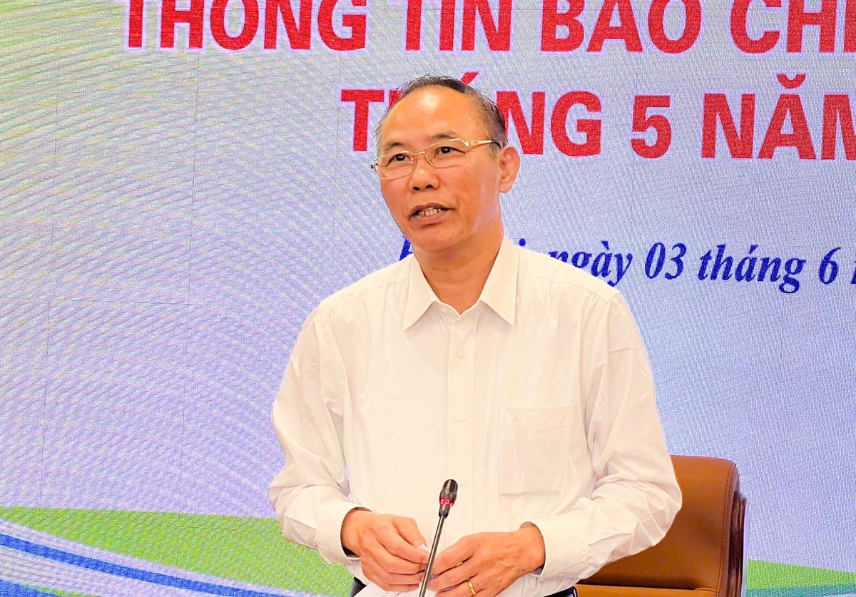 Thứ trưởng Bộ Nông nghiệp và Môi trường Phùng Đức Tiến