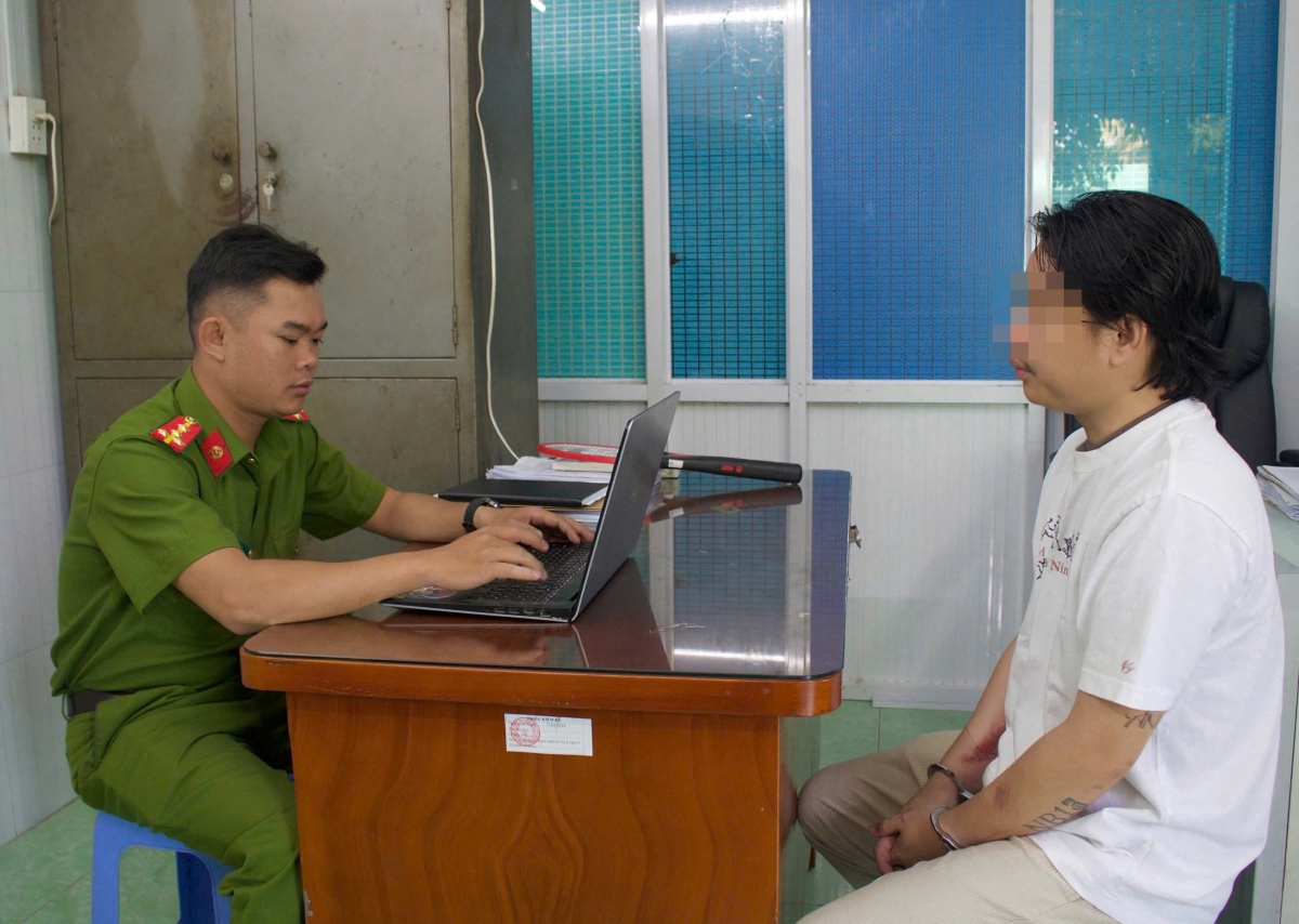 Phạm Bảo Hoàng tại cơ quan công an. (Ảnh: CACC)
