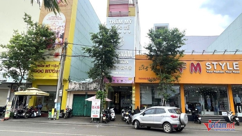 Cơ sở GangNam đăng ký dịch vụ chăm sóc, nhưng để bác sĩ "dởm" thực hiện căng da mặt cho khách. (ảnh: Trần Hoàn/Vietnamnet)